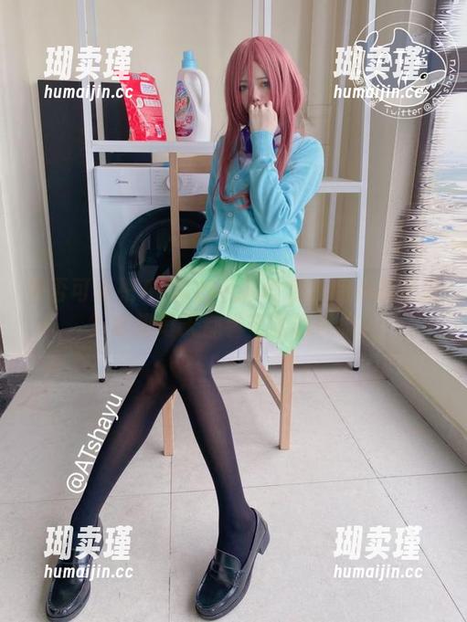 AT鲨 是否可以把AT鲨的礼服设为我的手机壁纸?真想每天都看夸张的优雅。