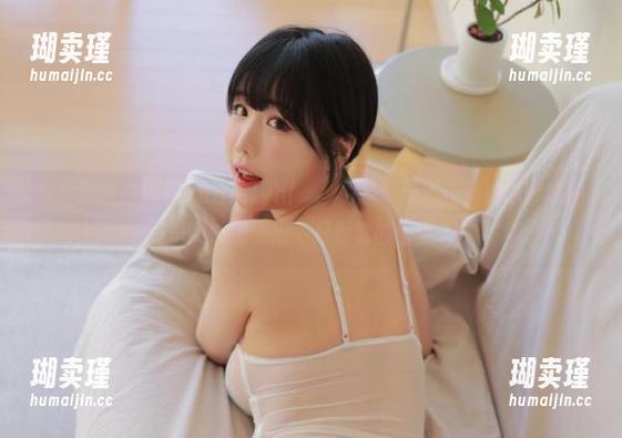 图片里的白猫和Addielyn(에디린)是真配，在看这组时我脑海里突然涌现出一只懒散的喵星人。