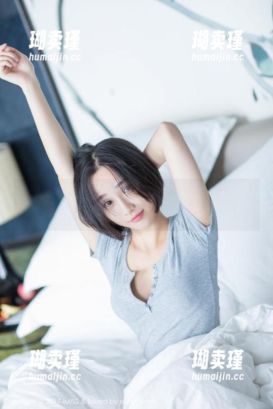 IMiss爱蜜社 - 看杨紫嫣的裸足套图，果然得光着脚才高级！