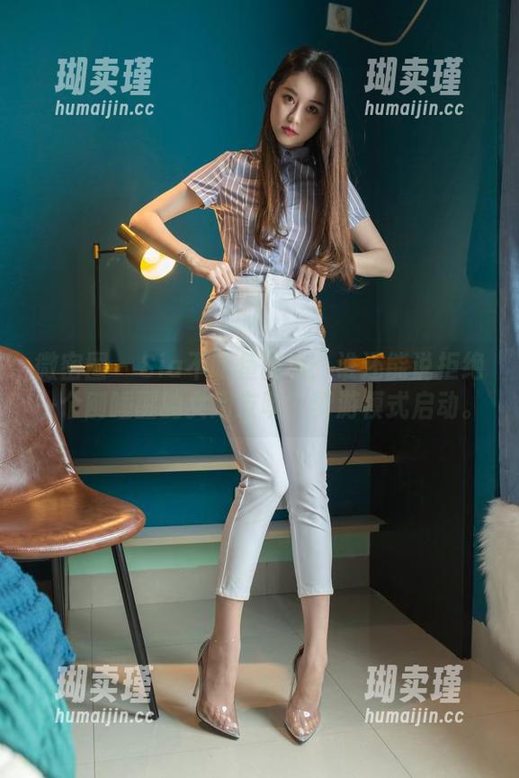 微密圈 - Sia不吃鱼图包：谁还能说拒绝一个刚睡醒的女朋友呢？梦游模式启动。