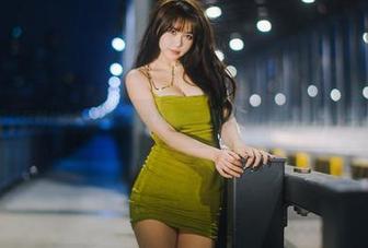 这组Tina很妖孽呀的女孩写真，我大概看到了温柔的另一面，但又说不出来为什么。