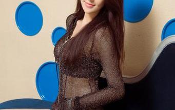 UGirls尤果网 – 张雪馨无圣光图集：秘书不只是工作，还是一场游戏！