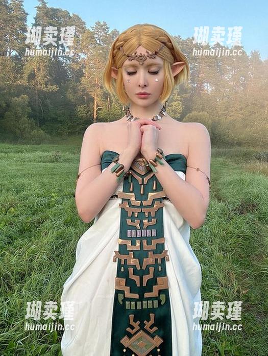 Vinnegal的凯恩，总能挑撩我的好奇心，美图中的每个细节都像在低语。图包是不是加了魔法？