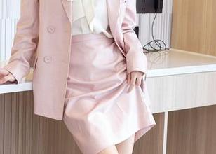 Xiuren秀人网 – 显露无圣光之下的真实，lingyu69的镂空美图