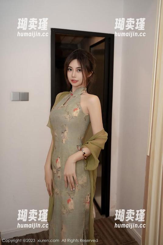 Xiuren秀人网 - 噢，lingyu69在展示她的皮衣，图包也太有意思了吧！