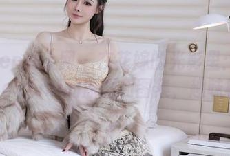 Xiuren秀人网 – 在花嫁的光影里：孟狐狸FoxYini的原图和图集，趣味横生
