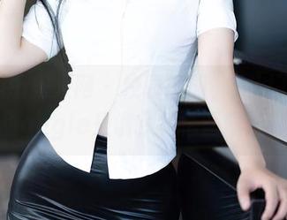 Xiuren秀人网 – 校园图册，大树下的小甜angle是谁在悄悄画圈圈？