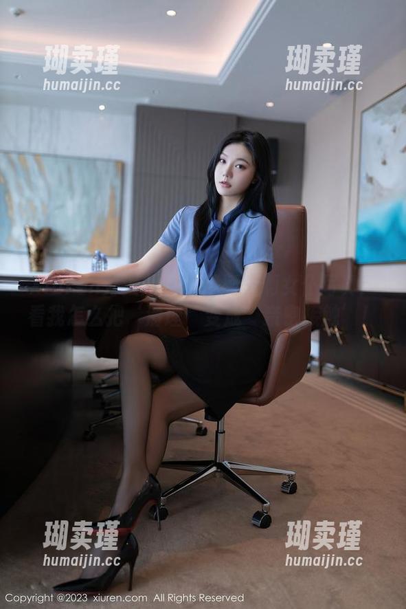 Xiuren秀人网 - 就是阿朱啊女仆写真：看我怎么把‘清理’变成‘亲密接触’！