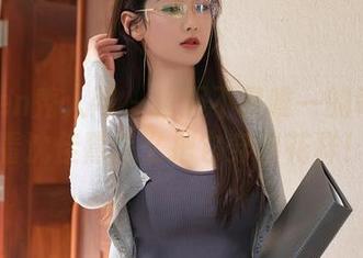 Xiuren秀人网 – 校服不是唯一的乖乖？看沈佳熹怎么把它穿出花样！