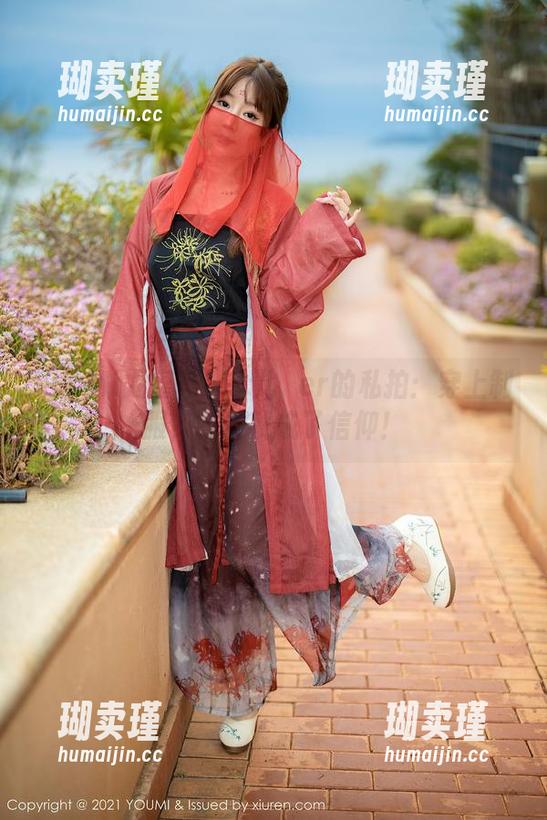 YouMi尤蜜荟 - 玥儿玥er的私拍：穿上制服，腿长就成了信仰！