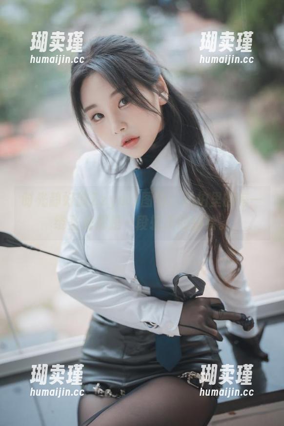Zzyuri 时光静好的Zzyuri图包:私拍里的每一缕圣光都是一段轻柔的描绘。