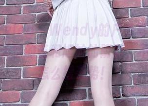beautyleg – Wendy的户外写真集：这里有天空的蓝和尴尬的阴影，不要问我怎么摆姿势！