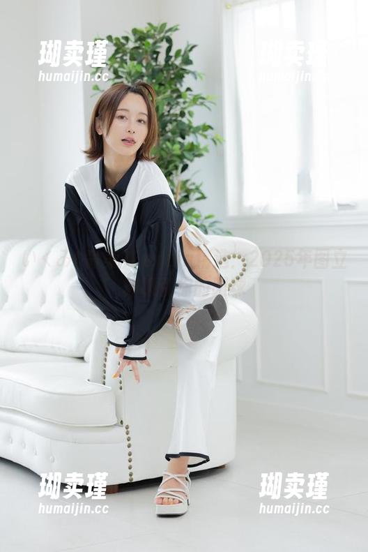 いくみ(育美)Fantia精选：2025年图立刻吸引你的眼球