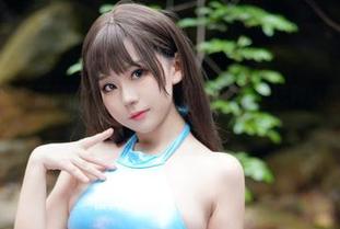 七七娜娜子的最新原图，职业装也能玩出花来！这种风格，你敢试吗？