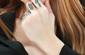 丽柜 – 从头到脚的灰丝印记，Xilly的图集让人不由得多看几眼