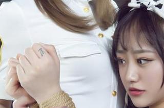 丽柜 – 这就是晴晴的网袜写真集，没想到更新会这么有趣！