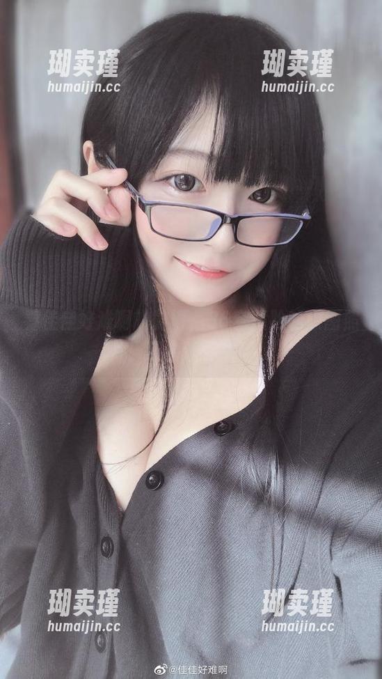佳佳好难啊 看佳佳好难啊的微博,36套撞脸的原图照片,不会让你失望!