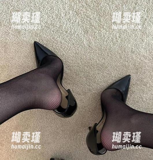微密圈 - 来看看保守的二舅妈的网袜怎样实力反转，免费原图不藏私