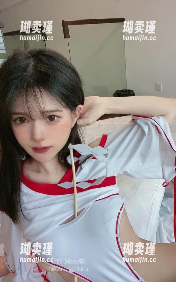 下载倦倦喵的露背裙图包，宛若被时光拉回青春的赶脚！