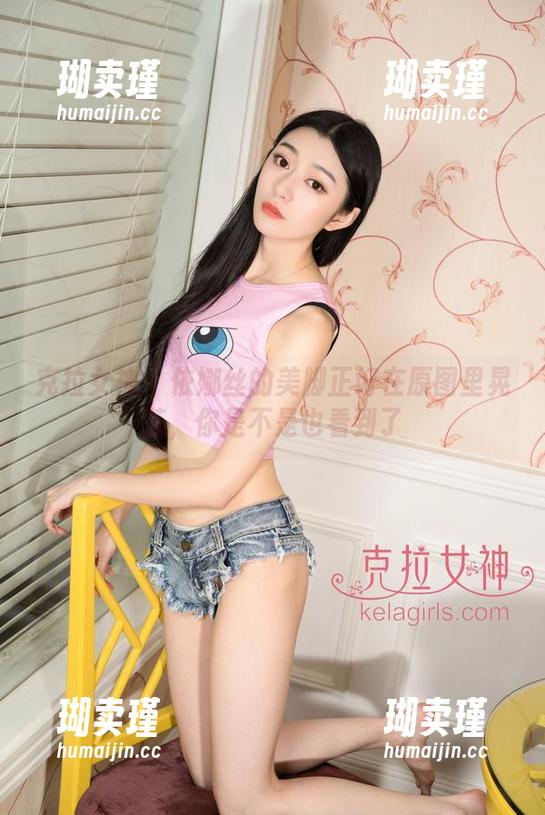 克拉女神 - 依娜丝的美脚正好在原图里晃荡，你是不是也看到了
