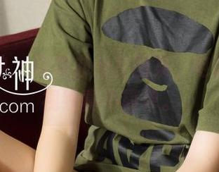 克拉女神 – 周迪办公室图集：电脑前，这视线真不简单。