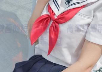 兔玩映画的短裙与毛衣，高清图册带你乖乖走过