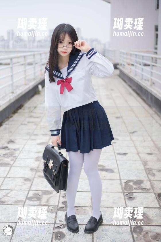 兔玩映画 想和兔玩映画同乐?在线看树荫下的制服烧酒美图,心情轻松就好,真的