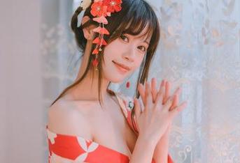 那千反田鹿子在合作的私房写真里，怎么能让人如此想骚扰她的旁边那位！