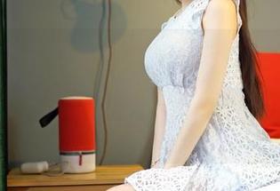 嗲囡囡 – 毛衣那么宽松，潘琳琳ber却穿出了种种小叛逆的气息，更新一次真让我眼前一亮。