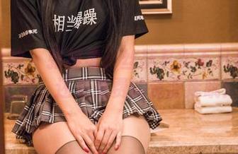 头条女神 – 张梓柔：丝袜其实不只是在腿上穿，还是免费的资源库哦！
