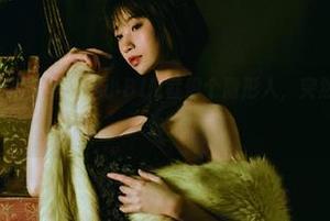 奈汐酱Nice的写真里，超小BJN就像个隐形人，突然出现又迅速消失！