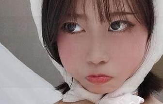 妈呀，奈汐酱Nice竟然把豹纹cos变成了一道美食，看这图包，让我想起了樱桃小丸子的蛋糕！