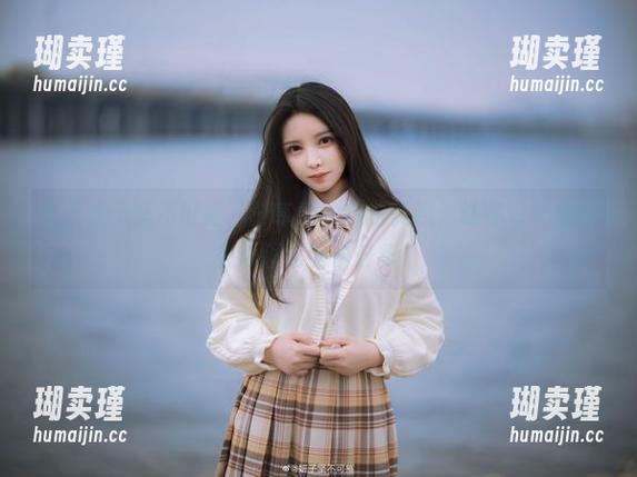 女王妍子坚不可摧，分享她的魔法美照，让你每天都像在心理咨询中升华！