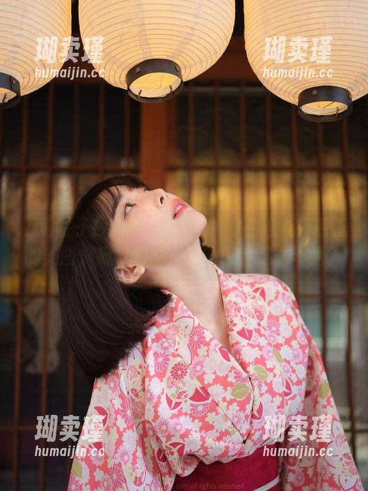 看着柱子般的姜仁卿(강인경)在温柔夜晚里的美图，我只想说，谁的晚餐这么丰盛？