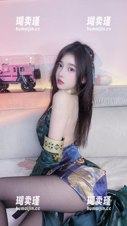 说走就走的小小奶瓶儿：无圣光却意外回眸的网袜套图
