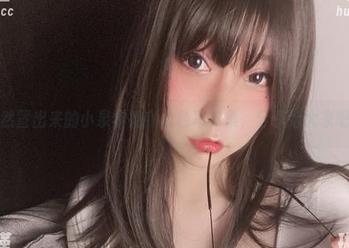 突然冒出来的小泉学姐吖白色写真集，分享给大家吧！