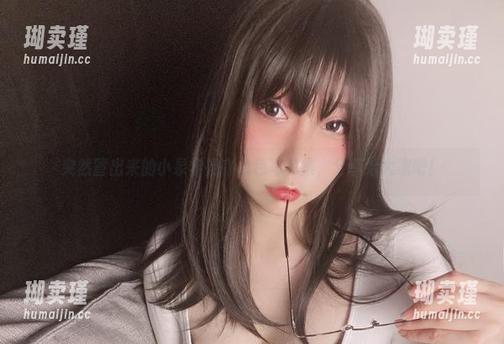 突然冒出来的小泉学姐吖白色写真集，分享给大家吧！
