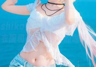 小鹿鹿shika的三里屯街拍资源：我看见了衣服和那个太杯具的咖啡店！