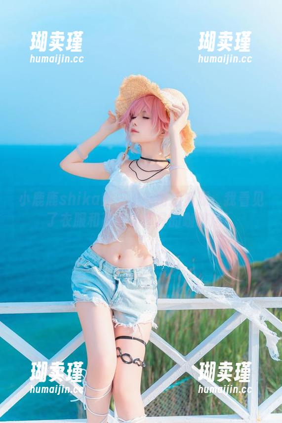 小鹿鹿shika的三里屯街拍资源：我看见了衣服和那个太杯具的咖啡店！