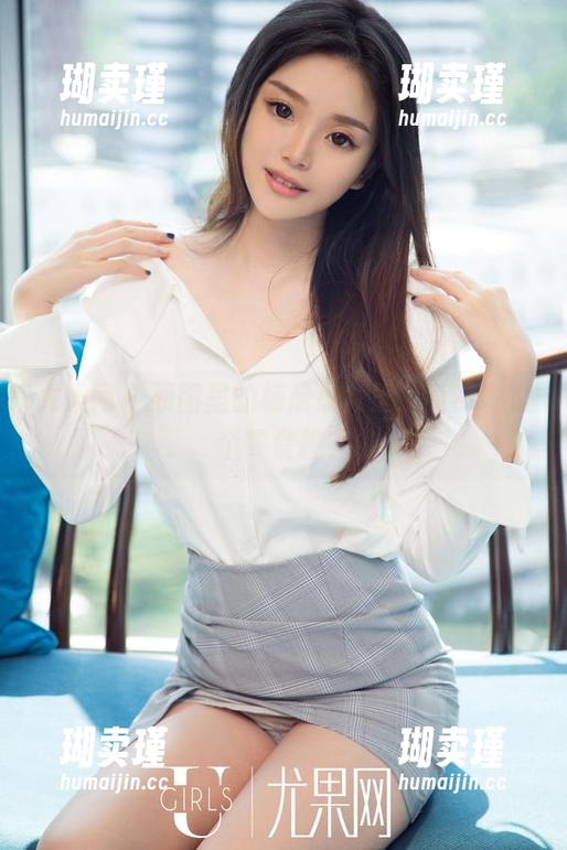 尤果网 - 原图里的杨晨晨女王，竟然也是个零食控？