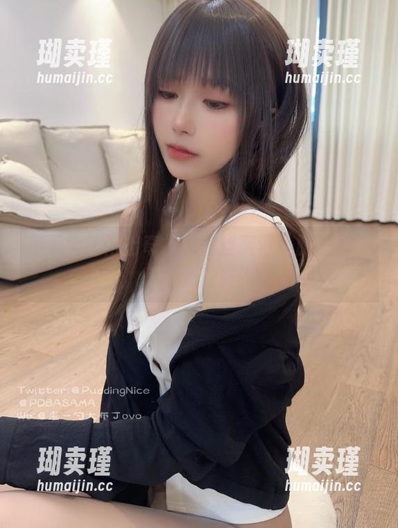 布丁大法再出奇招：黑丝蜜臀美腿图集，你敢点开咩？