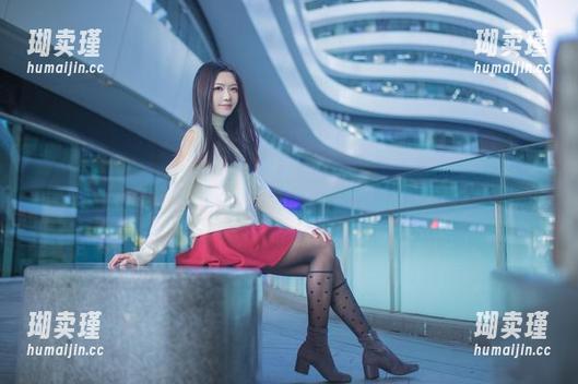 最新图片直击，希希_啾在复古棚子里干啥呢？