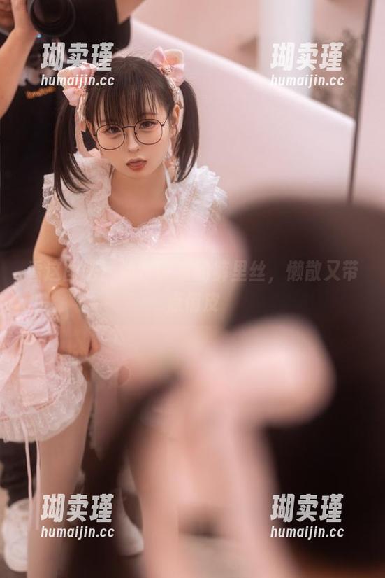 看这图吧！幼水铃衣的裤里丝，懒散又带点俏皮