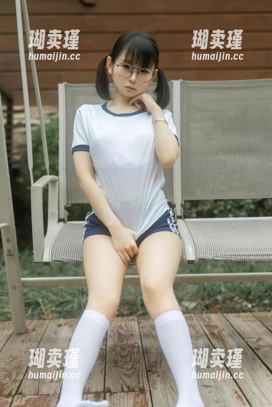 幼水铃衣的毛衣写真合集—有人说这是个段子，我觉得是让懒散变得正当的一把利器！