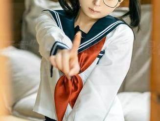 “一键下载”——幼水铃衣的温泉体操服合集让人忍不住想戳戳。