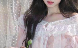 翻开怡子yiii的美脚作品，图片似乎讲述了什么，只是我还没搞懂。