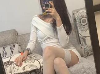 微密圈 – 提袜少女的写真：当修女遇见逆风而行的叛逆