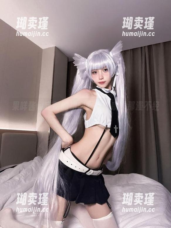 果咩酱w 果咩酱w定制的初恋女友:哦,那漫不经心的一瞥!