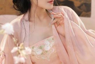 桃暖酱还有什么新花样？兔女郎作品让人忍不住多看几眼。