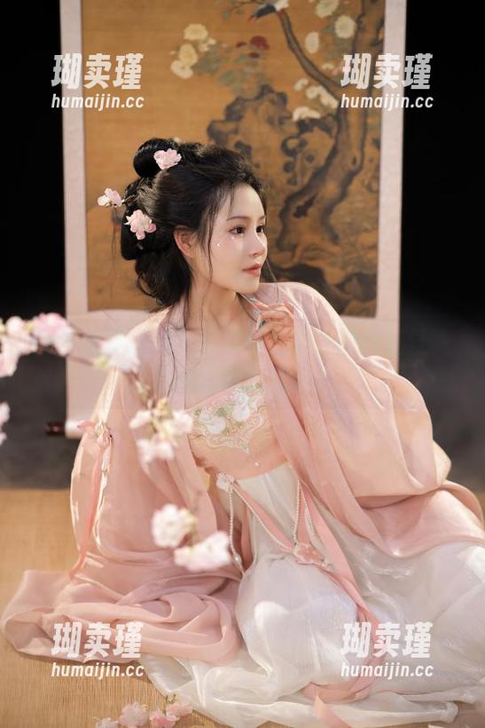 桃暖酱还有什么新花样？兔女郎作品让人忍不住多看几眼。